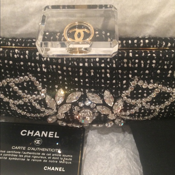 chanel tweed clutch